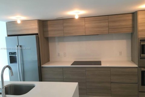 Condo in Miami, Florida, 2 bedrooms  № 1980618 - photo 4