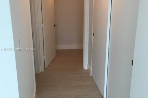 Condo in Miami, Florida, 2 bedrooms  № 1980618 - photo 8