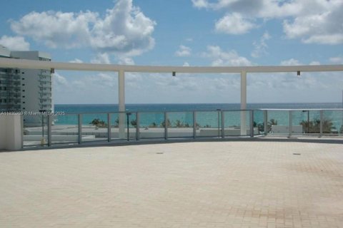 Condo in Miami, Florida, 2 bedrooms  № 1980618 - photo 22