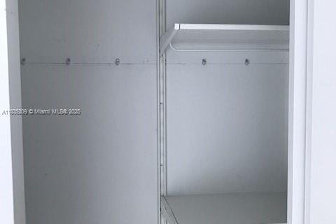 Condo in Miami, Florida, 2 bedrooms  № 1980618 - photo 13