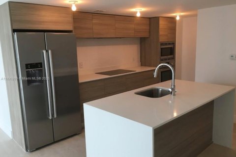 Condo in Miami, Florida, 2 bedrooms  № 1980618 - photo 3
