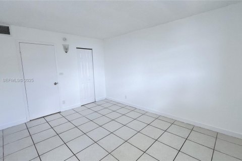 Condominio en alquiler en Miami, Florida, 1 dormitorio, 56.21 m2 № 1982209 - foto 18