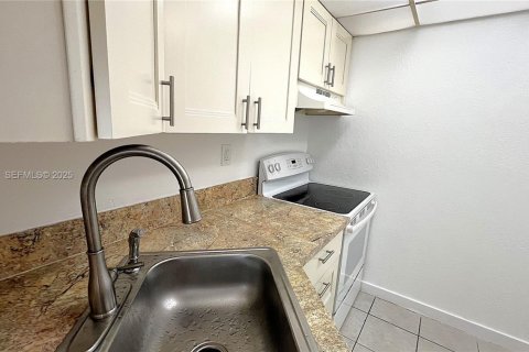 Condominio en alquiler en Miami, Florida, 1 dormitorio, 56.21 m2 № 1982209 - foto 11