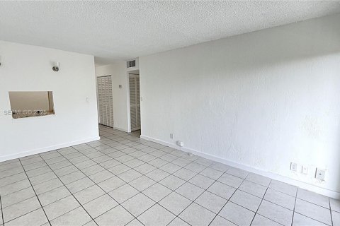 Condominio en alquiler en Miami, Florida, 1 dormitorio, 56.21 m2 № 1982209 - foto 13