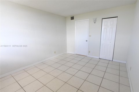 Condominio en alquiler en Miami, Florida, 1 dormitorio, 56.21 m2 № 1982209 - foto 6