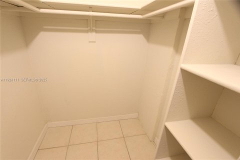 Condominio en alquiler en Miami, Florida, 1 dormitorio, 56.21 m2 № 1982209 - foto 7