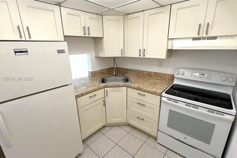 Condominio en alquiler en Miami, Florida, 1 dormitorio, 56.21 m2 № 1982209 - foto 8