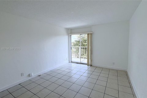 Condominio en alquiler en Miami, Florida, 1 dormitorio, 56.21 m2 № 1982209 - foto 12