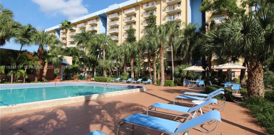 Condominio en Miami, Florida, 1 dormitorio  № 1982209