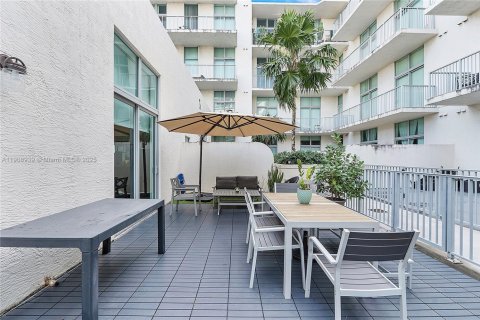 Copropriété à vendre à Hollywood, Floride: 2 chambres, 109.81 m2 № 1964386 - photo 2