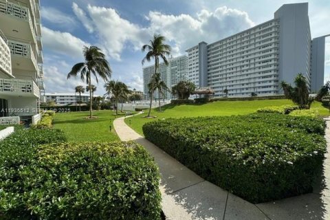 Condo in Fort Lauderdale, Florida, 1 bedroom  № 1994524 - photo 22