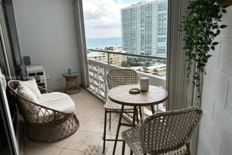 Condo in Fort Lauderdale, Florida, 1 bedroom  № 1994524 - photo 14