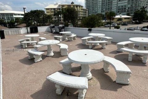Condo in Fort Lauderdale, Florida, 1 bedroom  № 1994524 - photo 23