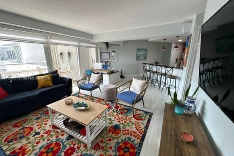 Condo in Fort Lauderdale, Florida, 1 bedroom  № 1994524 - photo 2