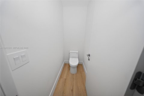 Copropriété à louer à Miami, Floride: 4 chambres, 239.87 m2 № 1998157 - photo 18