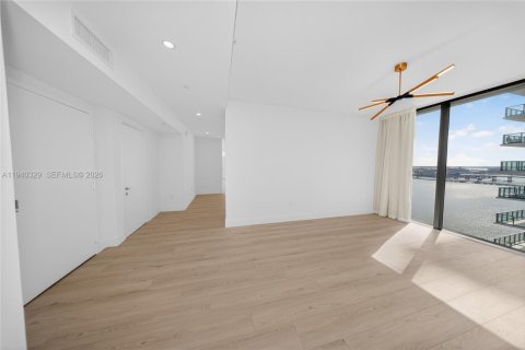 Copropriété à louer à Miami, Floride: 4 chambres, 239.87 m2 № 1998157 - photo 5