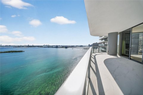 Copropriété à louer à Miami, Floride: 4 chambres, 239.87 m2 № 1998157 - photo 2