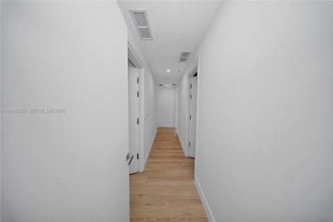 Copropriété à louer à Miami, Floride: 4 chambres, 239.87 m2 № 1998157 - photo 10