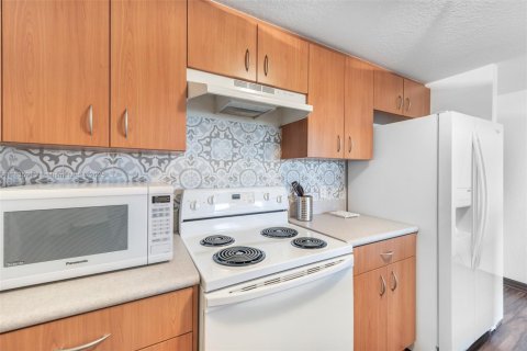 Copropriété à vendre à Miami, Floride: 2 chambres, 99.13 m2 № 1819884 - photo 6