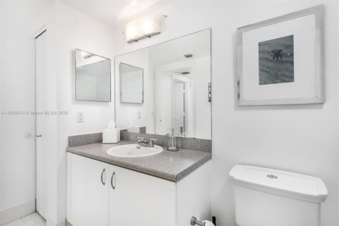 Copropriété à vendre à Miami, Floride: 2 chambres, 99.13 m2 № 1819884 - photo 15