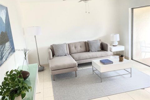 Купить кондоминиум в Майами, Флорида 1 спальня, 75.16м2, № 2032423 - фото 6