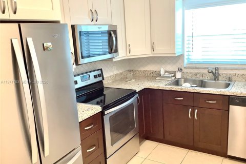 Купить кондоминиум в Майами, Флорида 1 спальня, 75.16м2, № 2032423 - фото 3