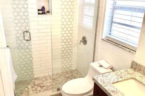 Купить кондоминиум в Майами, Флорида 1 спальня, 75.16м2, № 2032423 - фото 13