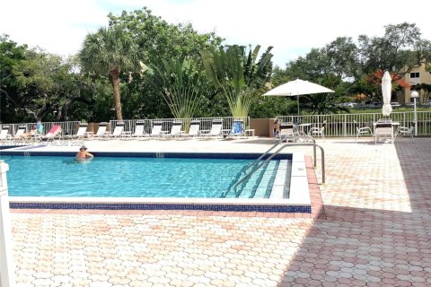 Купить кондоминиум в Майами, Флорида 1 спальня, 75.16м2, № 2032423 - фото 14