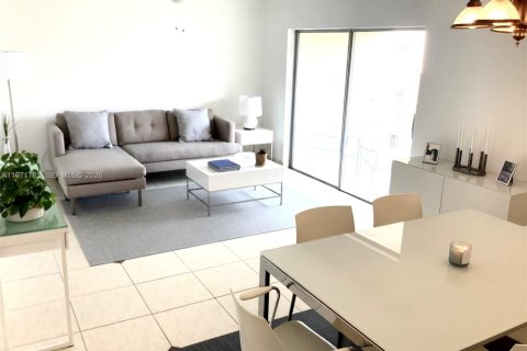 Купить кондоминиум в Майами, Флорида 1 спальня, 75.16м2, № 2032423 - фото 9