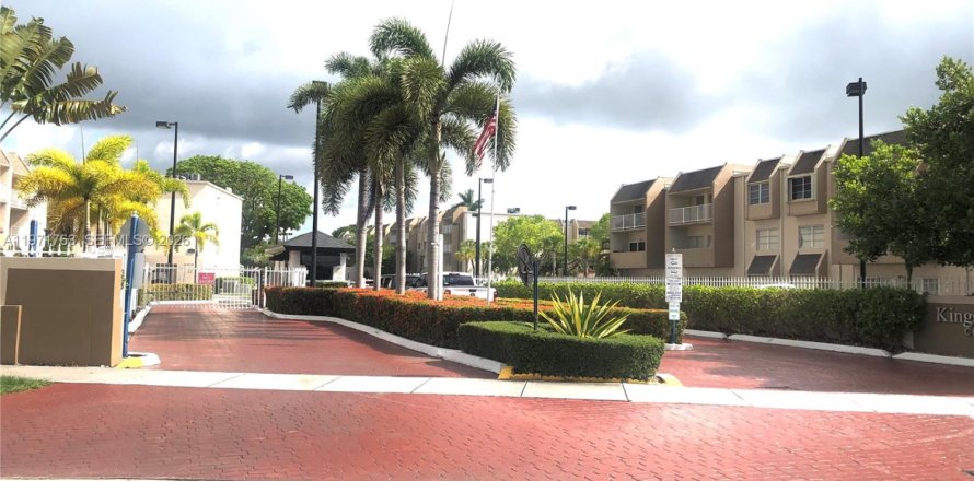 Кондоминиум с 1 спальней в Майами, Флорида № 2032423