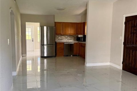Casa en venta en Winter Haven, Florida, 2 dormitorios, 102.1 m2 № 2099904 - foto 4