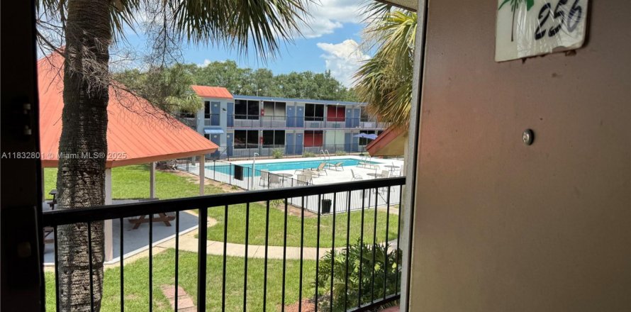 Condominio en Davenport, Florida, 1 dormitorio № 2077331