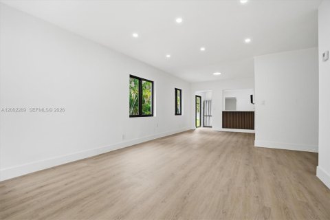 House in Fort Lauderdale, Florida 2 bedrooms, 81.01 sq.m. № 2068217 - photo 3