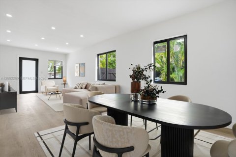 House in Fort Lauderdale, Florida 2 bedrooms, 81.01 sq.m. № 2068217 - photo 15