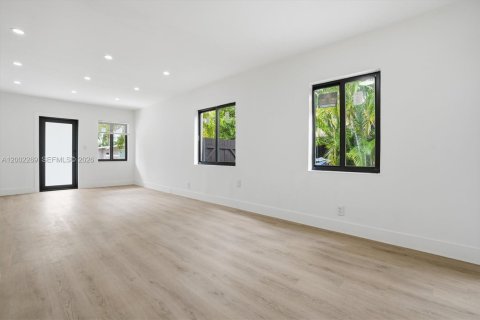 House in Fort Lauderdale, Florida 2 bedrooms, 81.01 sq.m. № 2068217 - photo 16