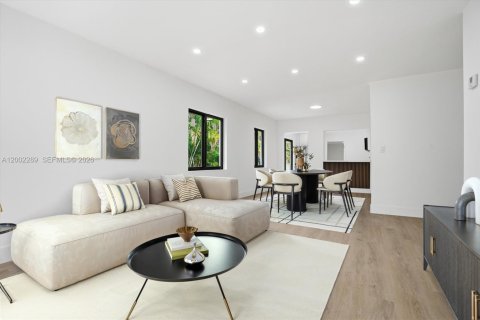 House in Fort Lauderdale, Florida 2 bedrooms, 81.01 sq.m. № 2068217 - photo 2