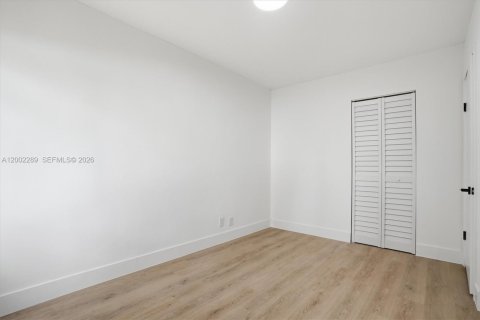 House in Fort Lauderdale, Florida 2 bedrooms, 81.01 sq.m. № 2068217 - photo 25