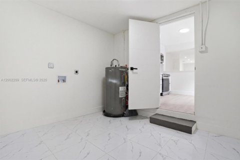 House in Fort Lauderdale, Florida 2 bedrooms, 81.01 sq.m. № 2068217 - photo 29