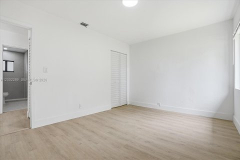 House in Fort Lauderdale, Florida 2 bedrooms, 81.01 sq.m. № 2068217 - photo 21