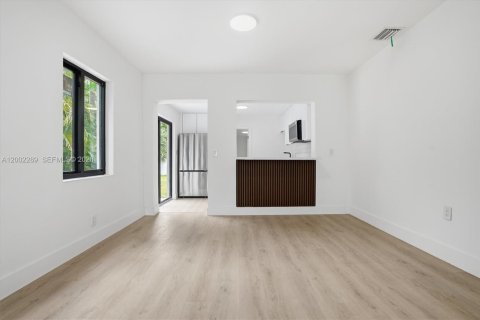 House in Fort Lauderdale, Florida 2 bedrooms, 81.01 sq.m. № 2068217 - photo 6