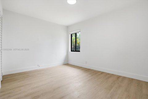 House in Fort Lauderdale, Florida 2 bedrooms, 81.01 sq.m. № 2068217 - photo 18