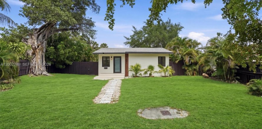 House in Fort Lauderdale, Florida 2 bedrooms, 81.01 sq.m. № 2068217