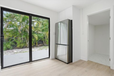 House in Fort Lauderdale, Florida 2 bedrooms, 81.01 sq.m. № 2068217 - photo 14