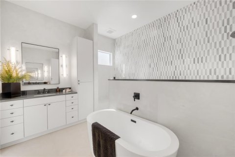 House in Sarasota, Florida 5 bedrooms, 333.98 sq.m. № 1219634 - photo 30