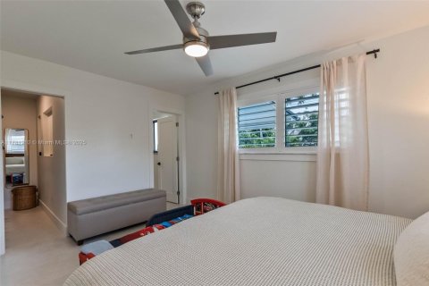 House in Palmetto Bay, Florida 3 bedrooms, 145.48 sq.m. № 1706114 - photo 11