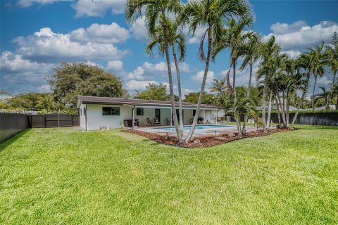 House in Palmetto Bay, Florida 3 bedrooms, 145.48 sq.m. № 1706114 - photo 24
