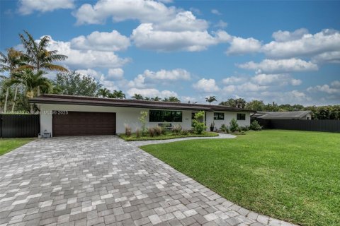 House in Palmetto Bay, Florida 3 bedrooms, 145.48 sq.m. № 1706114 - photo 2