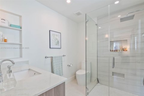 House in Palmetto Bay, Florida 3 bedrooms, 145.48 sq.m. № 1706114 - photo 13