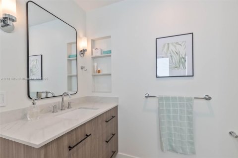 House in Palmetto Bay, Florida 3 bedrooms, 145.48 sq.m. № 1706114 - photo 12