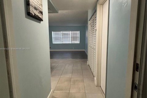 Condo in Pompano Beach, Florida, 1 bedroom  № 1970532 - photo 4